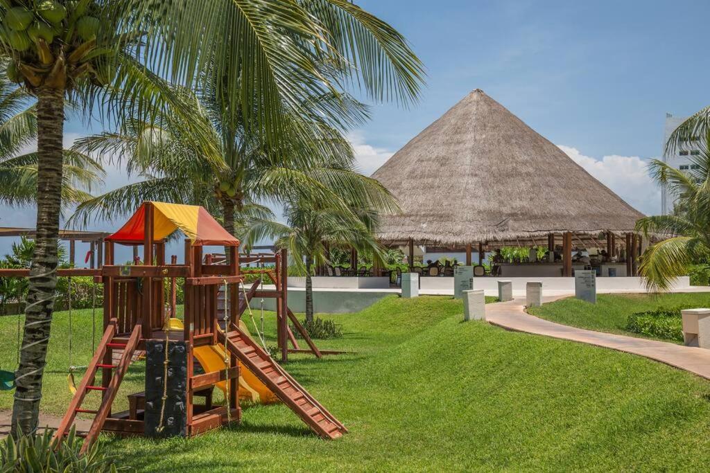 Reef Beachfront 3Bdr Apartment By Casa Paraiso カンクン エクステリア 写真